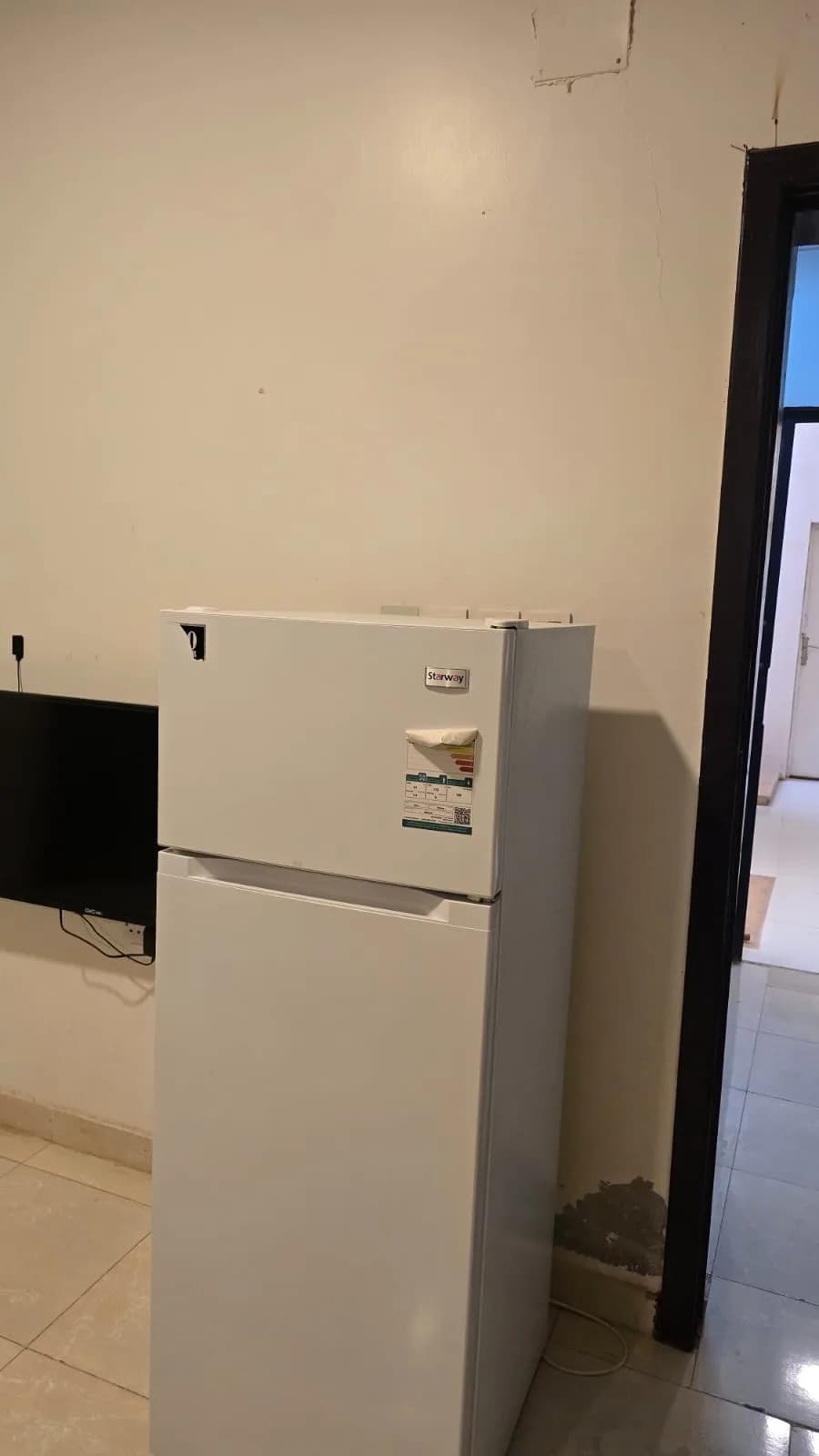 ثلاث غرف وصاله وحمامين ومطبخ — 2